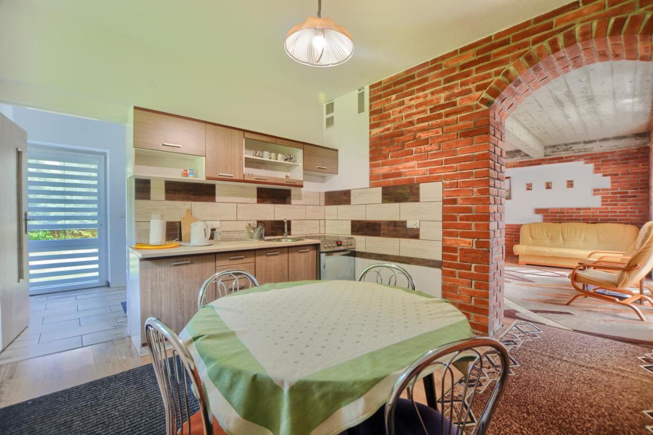 Ceglany Apartament Ustrzyki Dolne Exterior foto